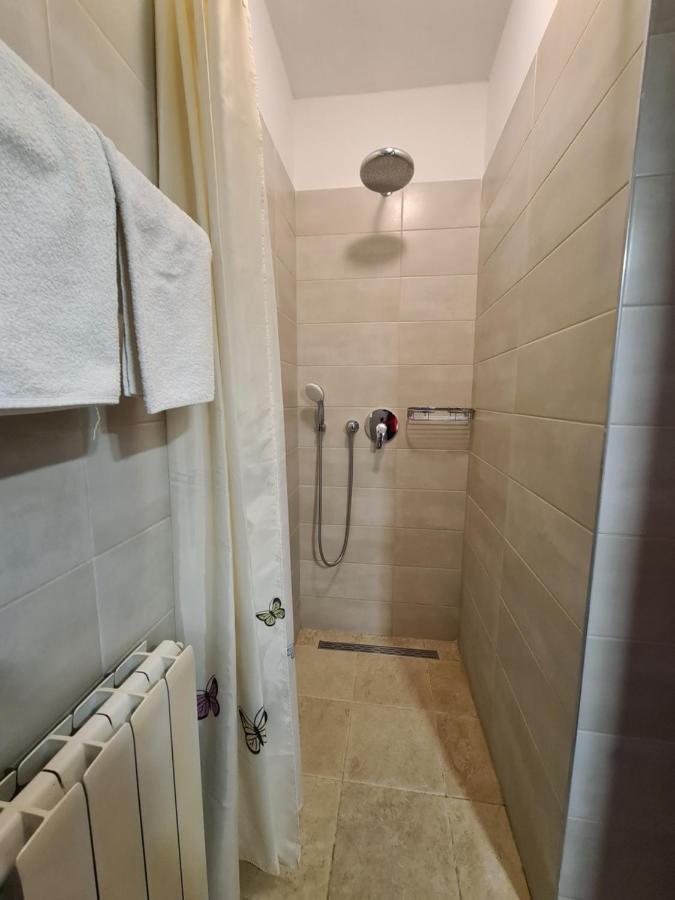 Apartments Ada 罗维尼 外观 照片