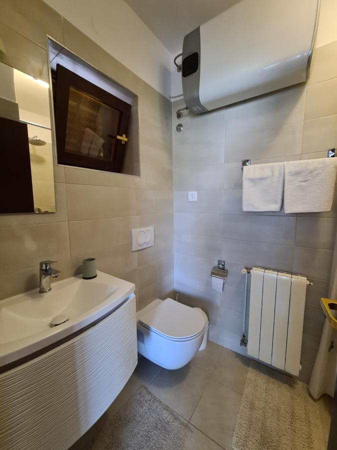 Apartments Ada 罗维尼 外观 照片