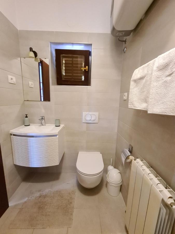 Apartments Ada 罗维尼 外观 照片