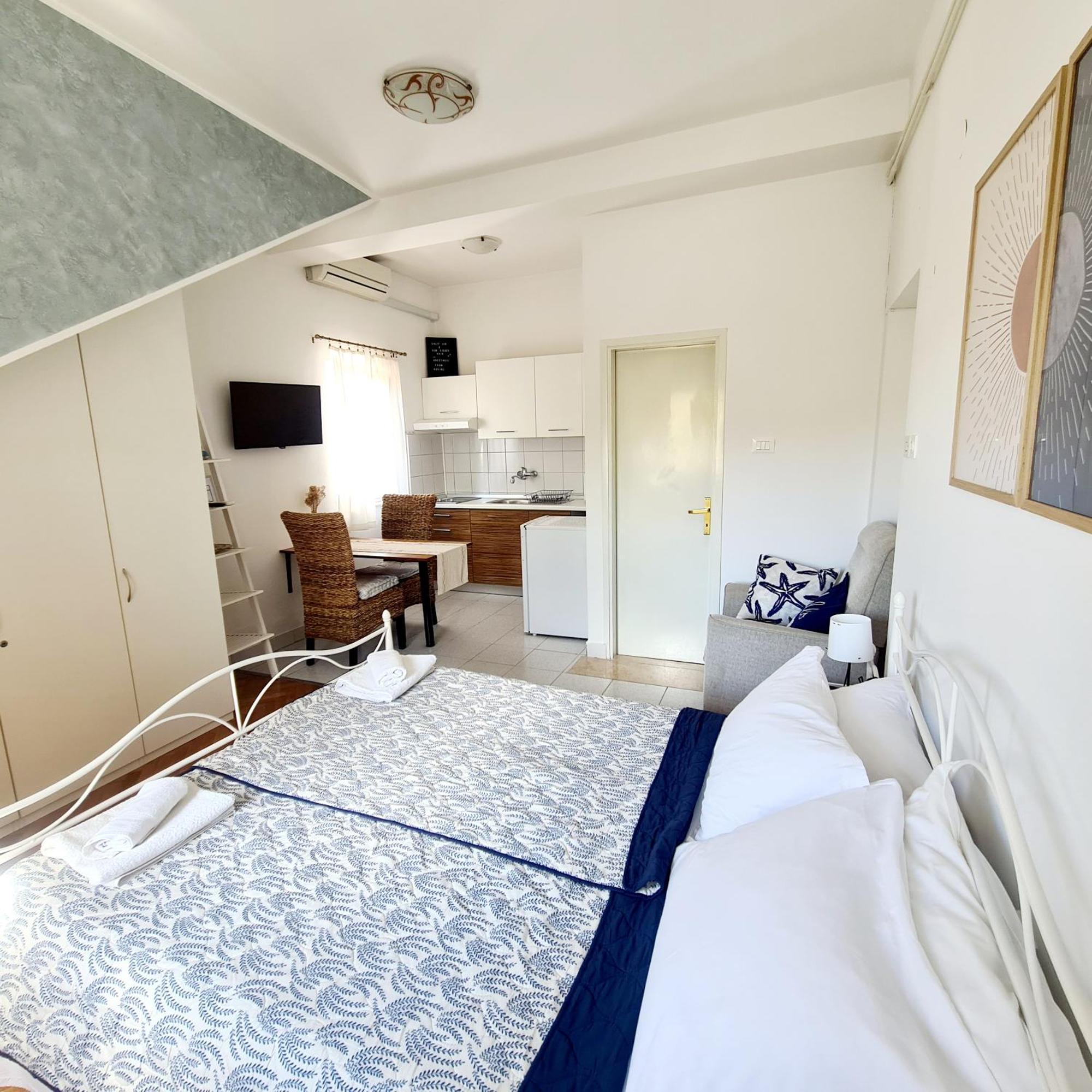 Apartments Ada 罗维尼 外观 照片