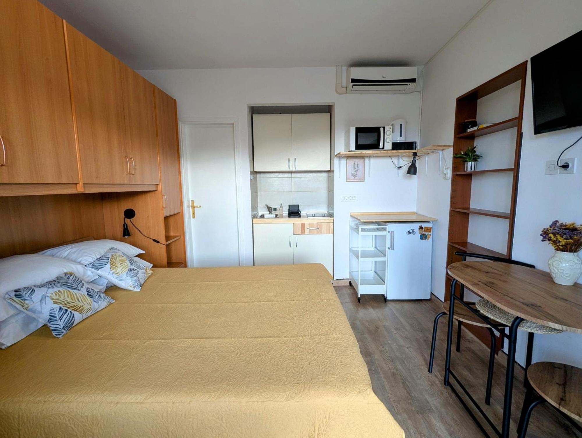 Apartments Ada 罗维尼 外观 照片