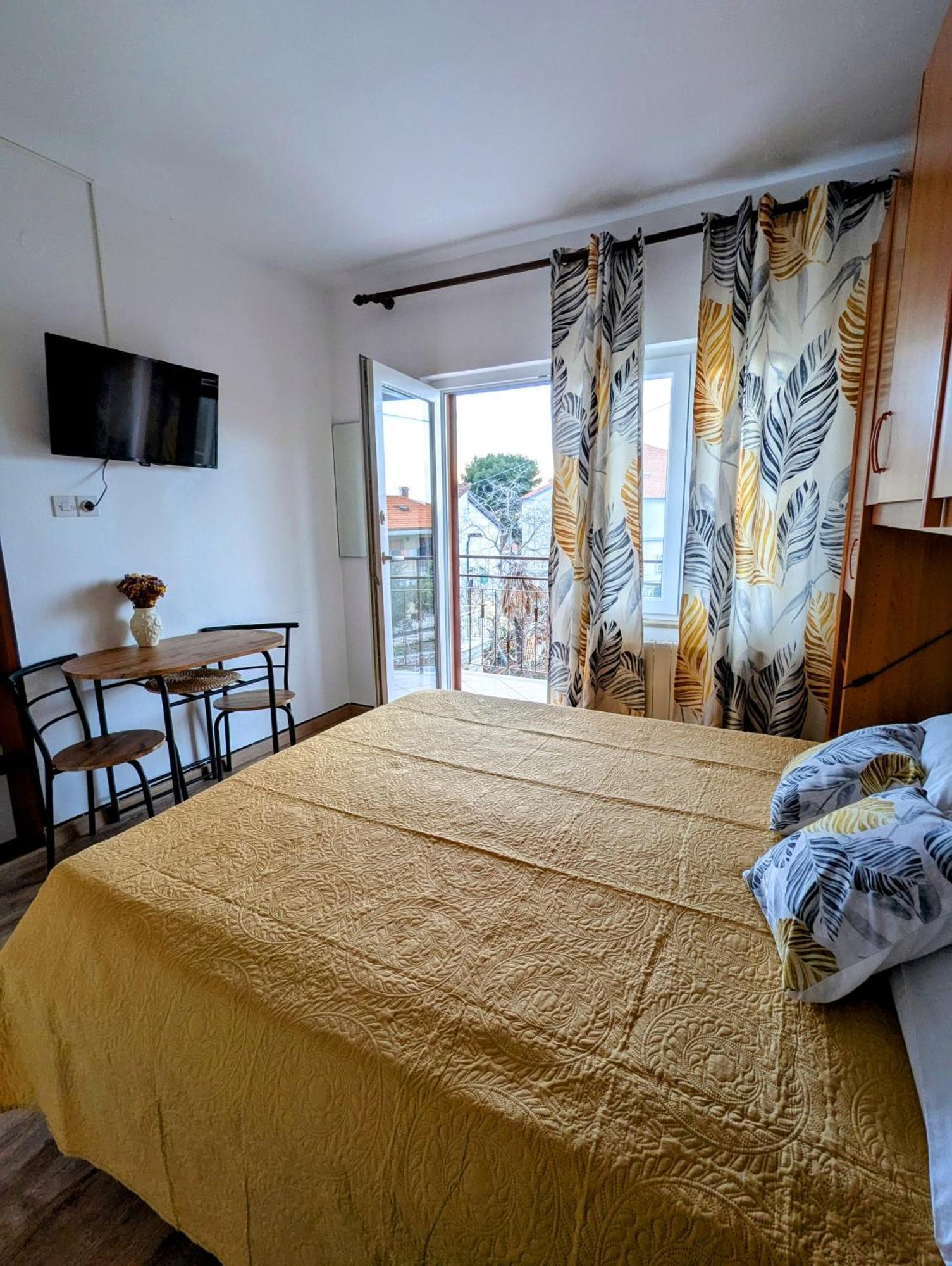 Apartments Ada 罗维尼 外观 照片